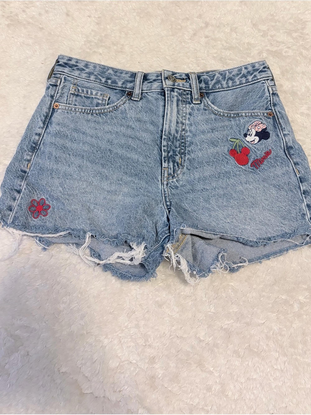Old navy Light-Wash Disney Minnie Mouse Embroidered Cutoff Denim Shorts size 6